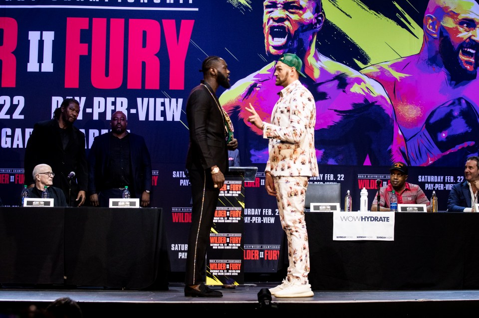  Tyson Fury says he will knock Deontay Wilder out in round two