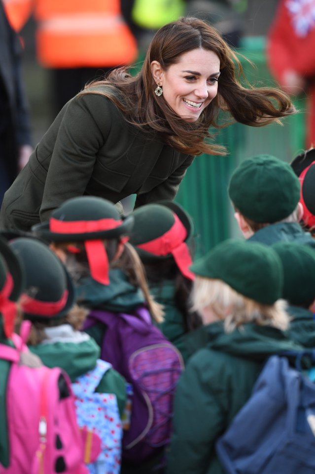  Kate Middleton beamed as she met schoolchildren in Bradford