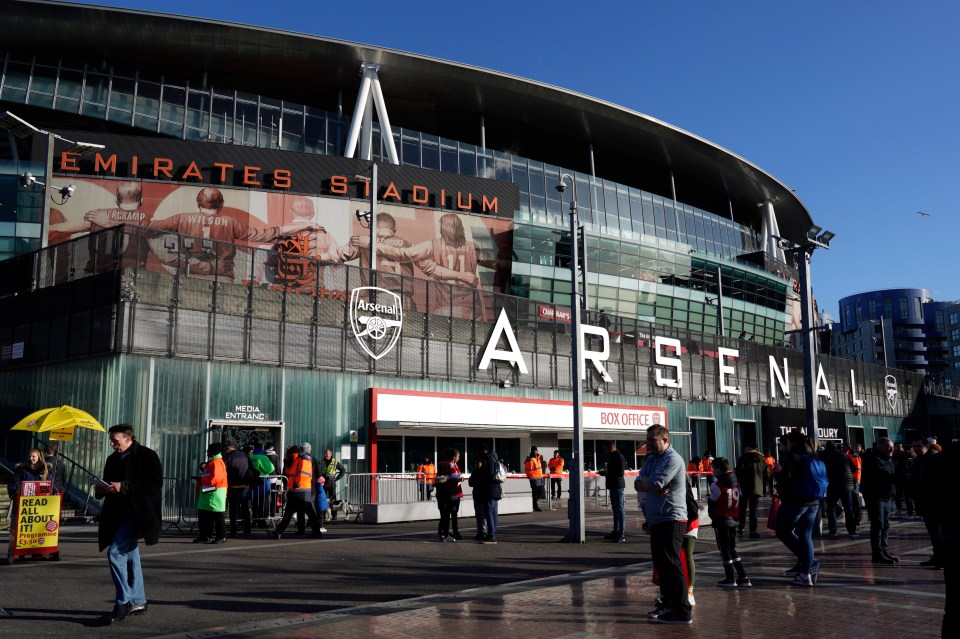  Eddie Hearn has held talks before with Arsenal to stage a fight at the Emirates