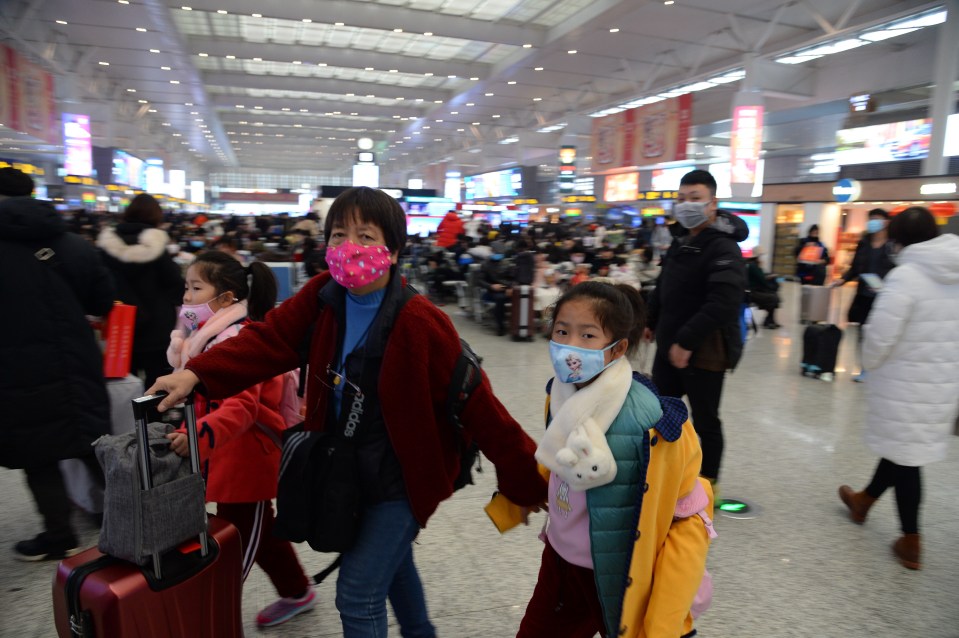  Passengers wear masks during peak spring festival travel at the Hongqiao Railway Station during peak spring festival travel in Shanghai