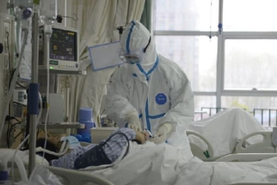  A Chinese hospital has released first pictures of doctors treating patients who have been struck down by a new deadly virus