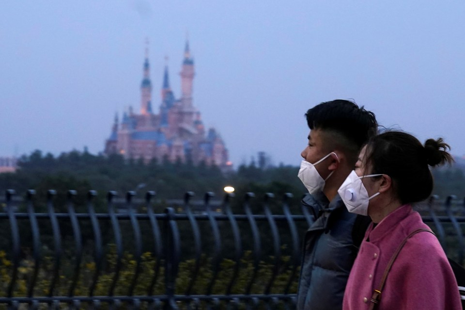  Disneyland in Shanghai is to remain closed to prevent an outbreak of coronavirus