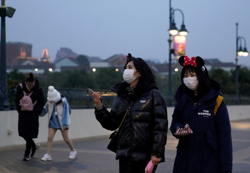  Tourist attractions across China are closing to guests