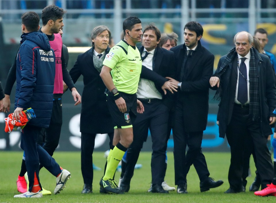 Conte and his staff waited until the final whistle to make their protest