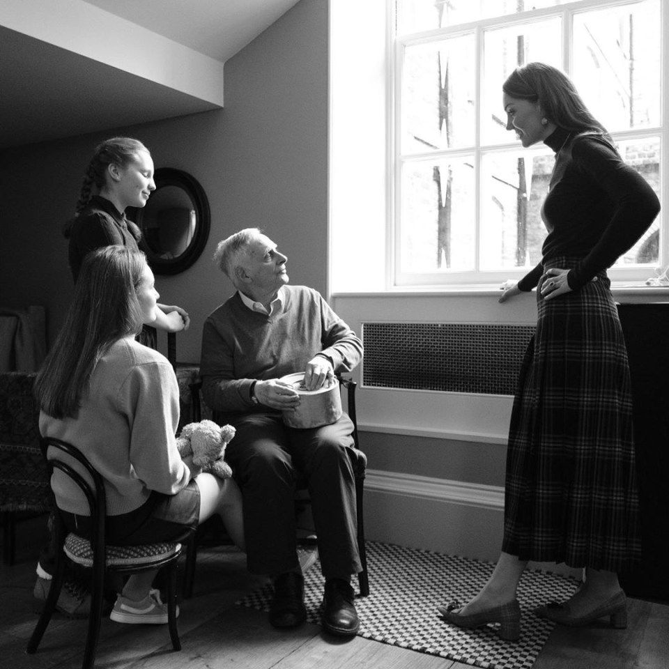  Steven Frank, 84, who survived several concentration camps, talks to Kate with his granddaughters Maggie Fleet, 15, and Trixie Fleet, 13