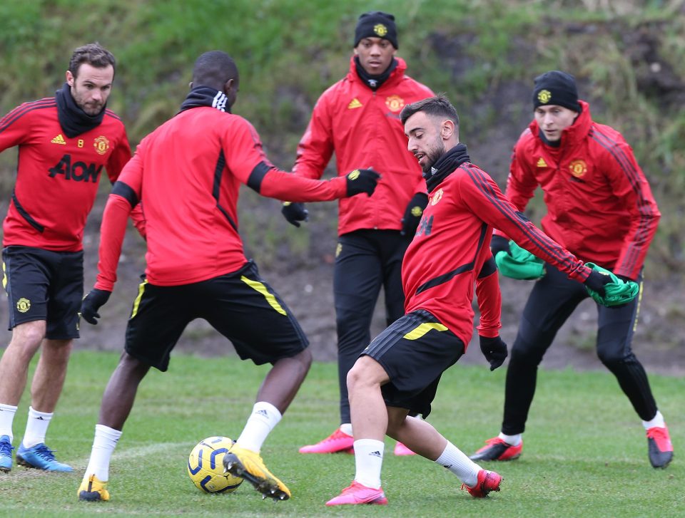  Fernandes is expected to make his debut off the bench as United host Wolves this weekend