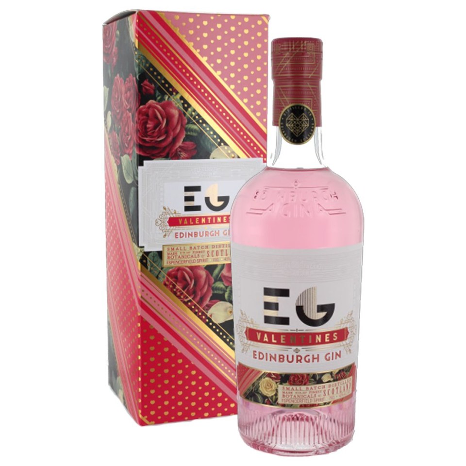 This gin comes with a romantic rose box