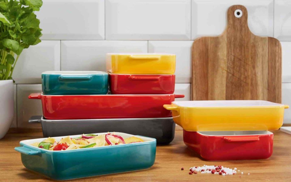 Lidl has four different shades on offer in their brand new cookware range 