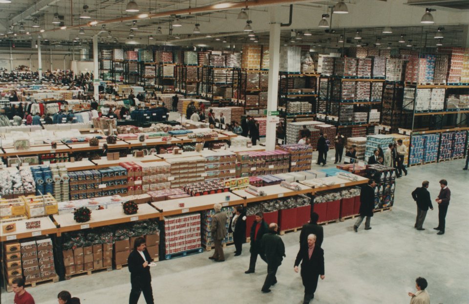  If you've never been to a Costco, here's what one looks like inside