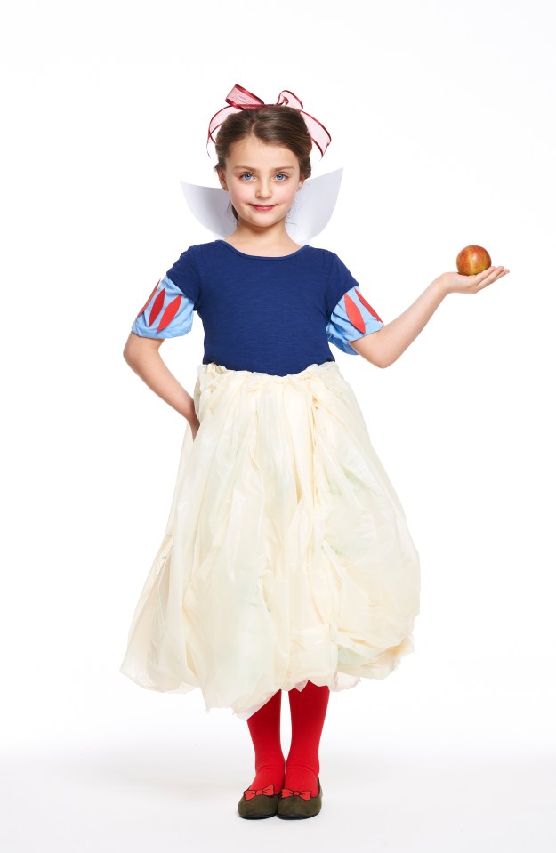  Grab an apple from the kitchen to complete Snow White's look