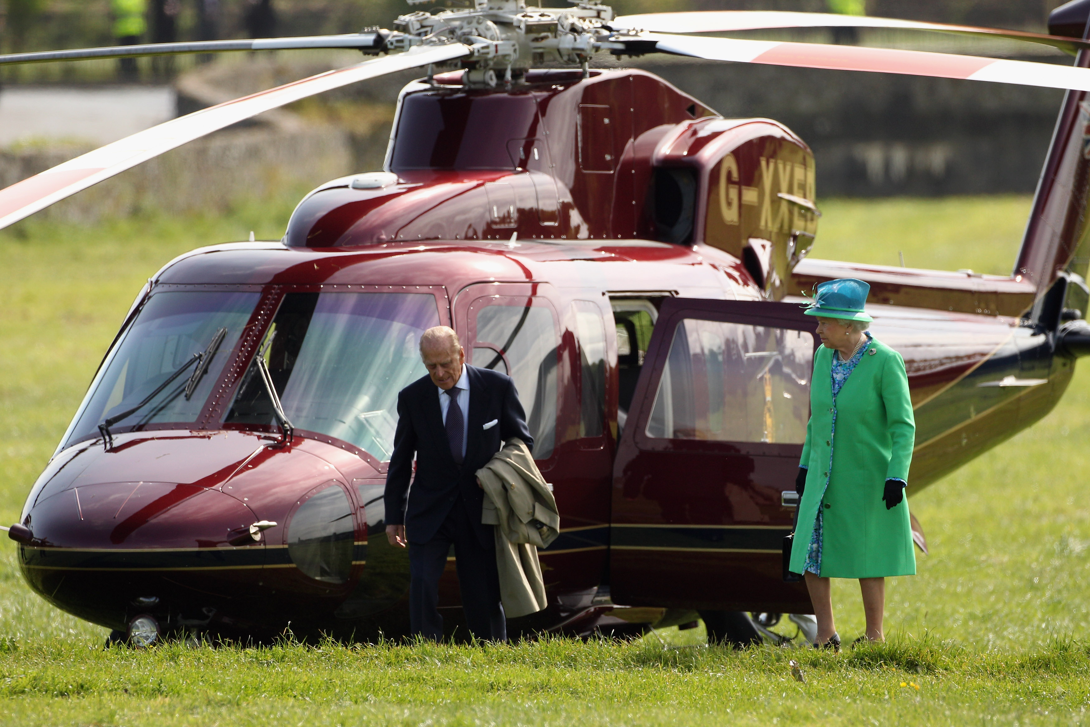 Wanted: A helicopter pilot to fly the Queen to events in her swanky aircraft