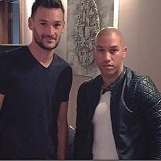  Spurs captain Hugo Lloris has his smart trim done by the sylist