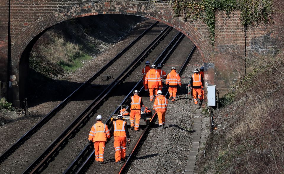  Network Rail needs 219 new starters in track maintenance, signalling and overhead line work