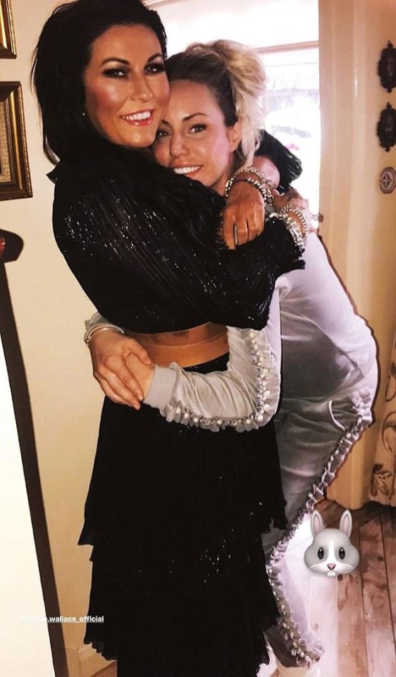  Jessie Wallace and Danielle Armstrong put their differences aside