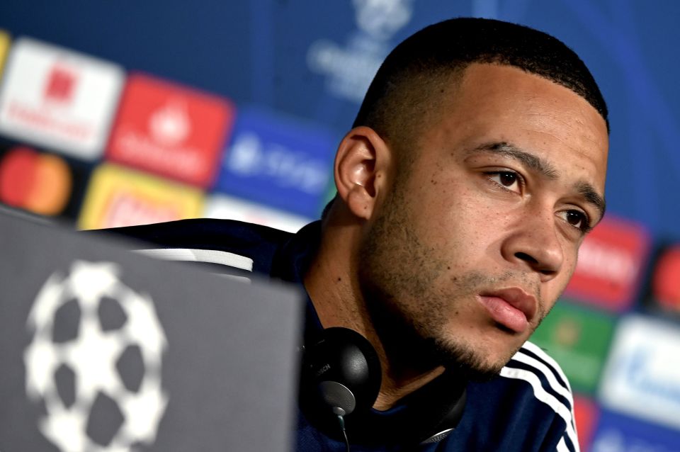  Lyon have opened talks with club captain Memphis Depay over a new contract