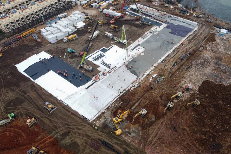  First buildings can bee seen springing up on Day 4