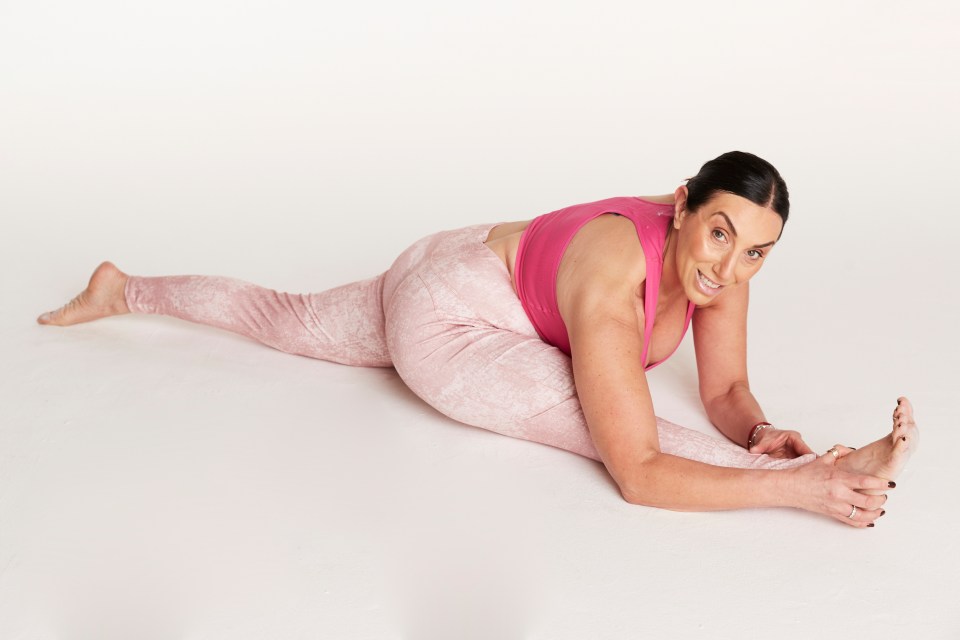  Natalie, 54, lost weight without trying and became stronger with yoga