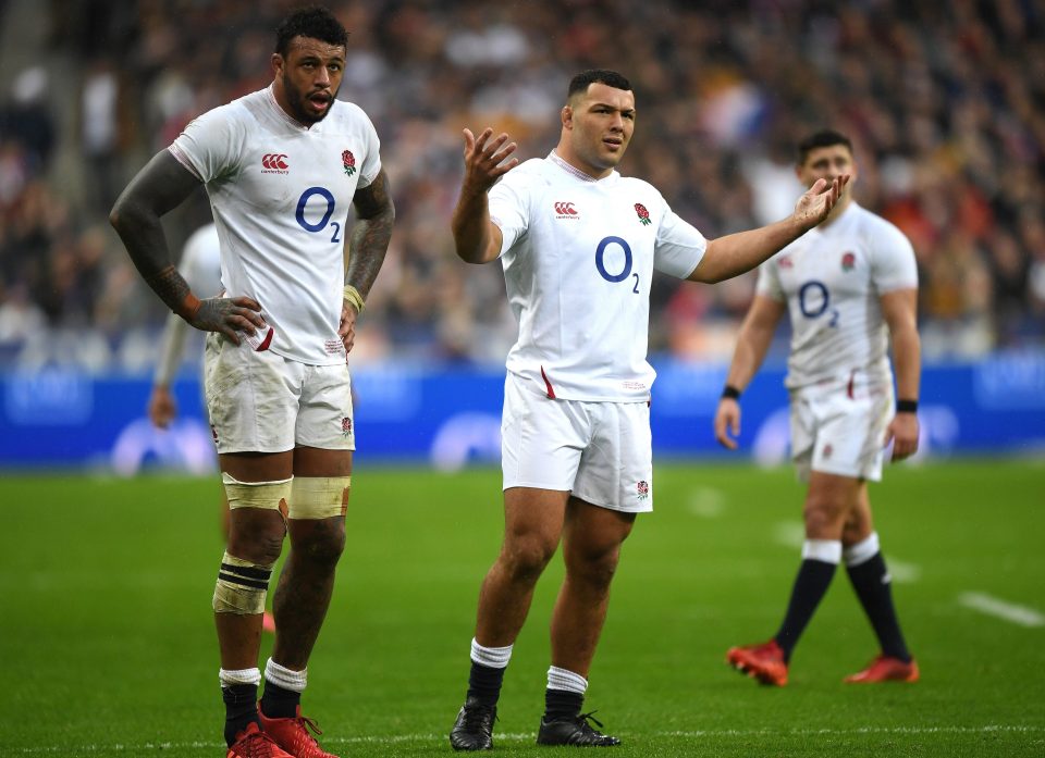  England become frustrated during the 24-17 loss to France at the Stad de France