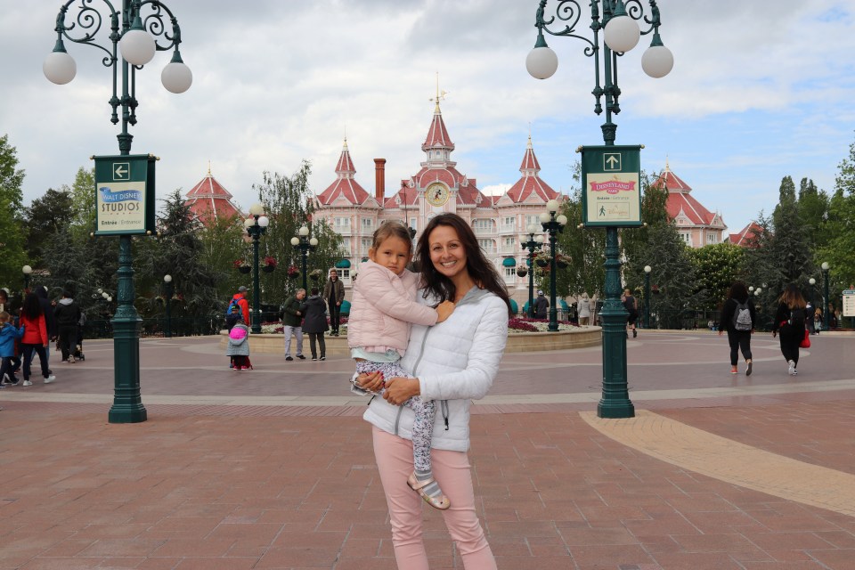 They have since settled in Spain, enrolling Elanie in a local school