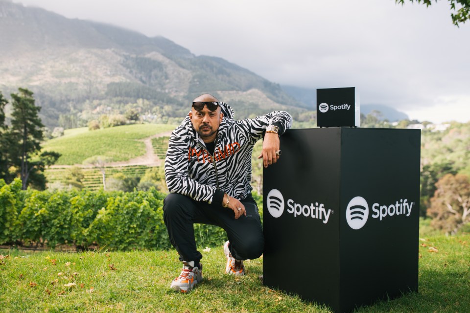  Sean Paul paid the islanders a visit