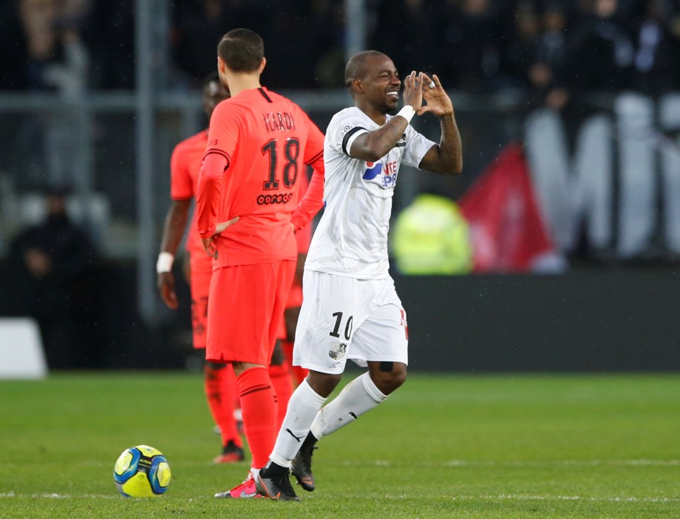  Chelsea flop Gael Kakuta scored a rocket to put second-bottom Amiens into a two-goal lead