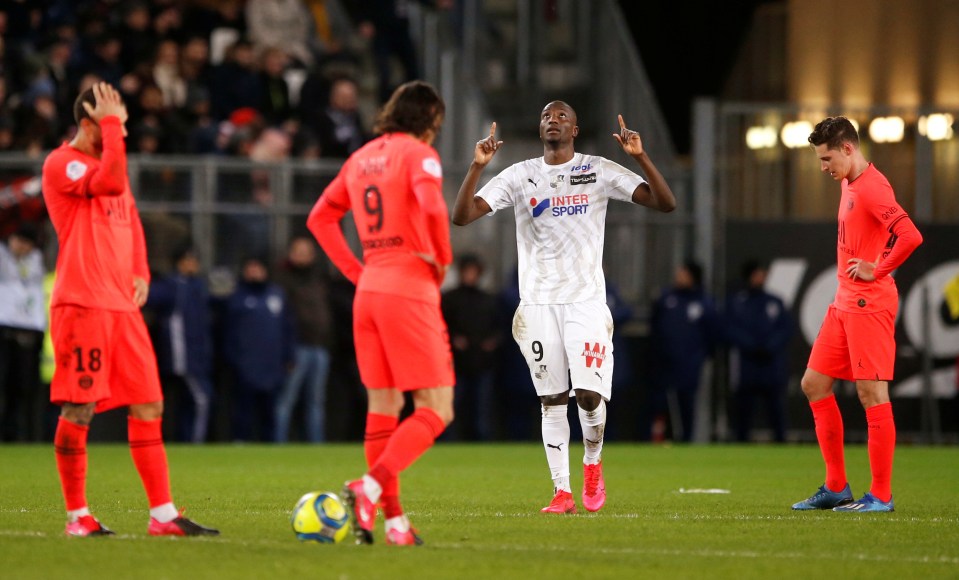  PSG were stunned as Serhou Guirassy scored a 91st-minute equaliser for Amiens to draw 4-4