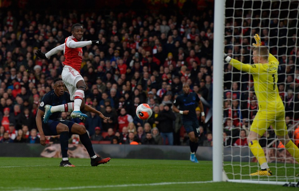  Eddie Nketiah's first Premier League goal of the season got the Gunners back into the game.