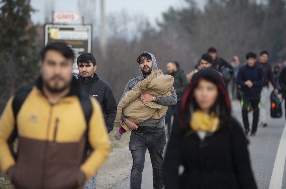  Migrants headed to Turkey's borders with Greece and Bulgaria after officials said they would no longer stop them reaching Europe