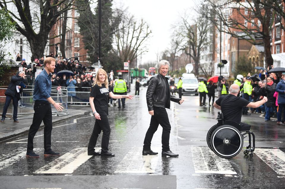  The pair were joined by the Invictus Choir at the famous Abbey Road studios