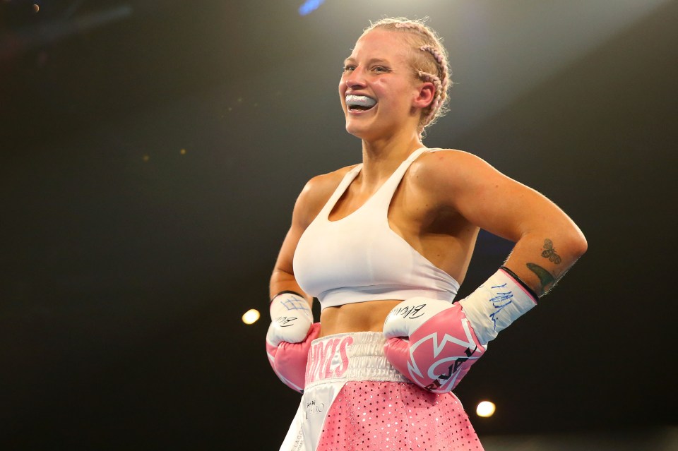  Ebanie Bridges has won all four of her professional fights.