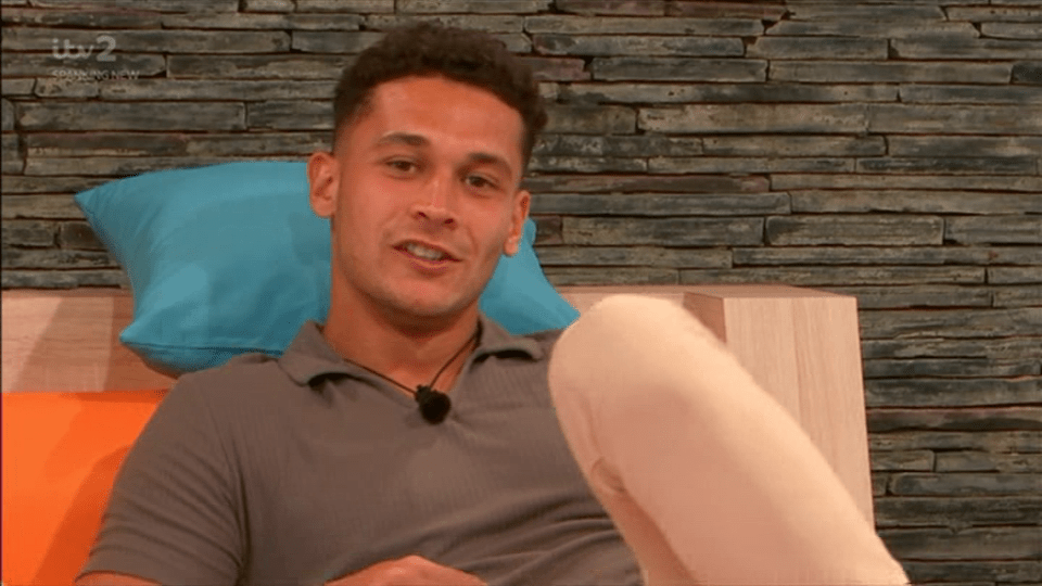  Fans are furious that Callum 'did bits' with Shaughna but has quickly moved on to Molly