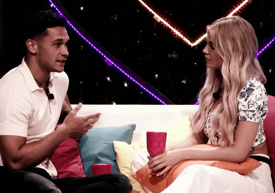 Callum and Molly have a serious chat on tomorrow night’s show