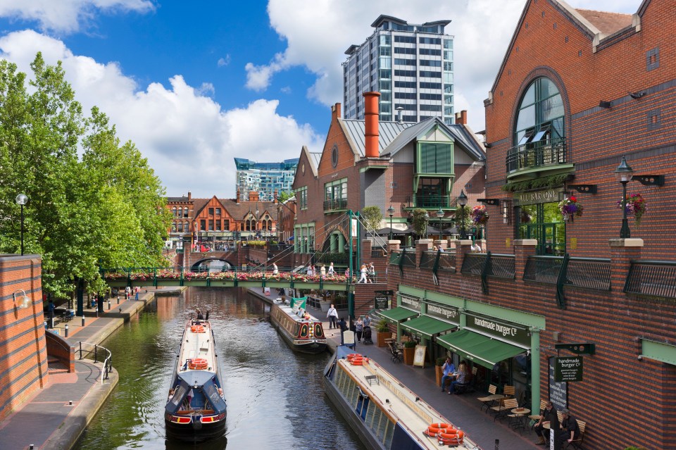  Most of the Birmingham canals have tow paths alongside them so you can go for a stroll or a cycle ride