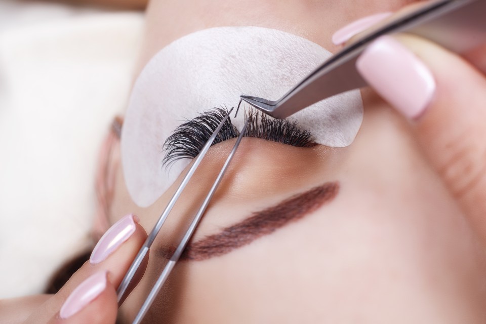  Many people will be tempted to remove their own lash, so if you do, remember to do it correctly