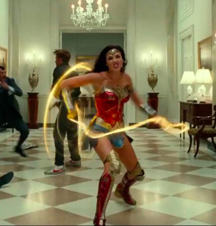  Wonder Woman is seeing spinning her lasso of truth in a new shot