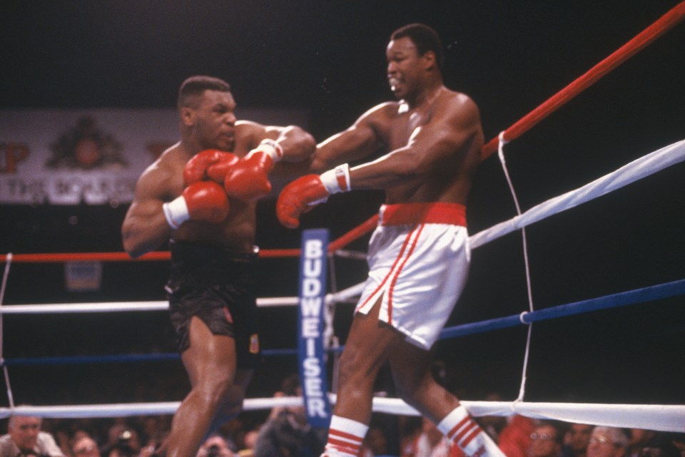  Mike Tyson managed to pin Larry Holmes to the ropes before the knockout