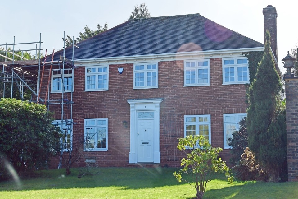  She moved into a sprawling pad in East Sussex