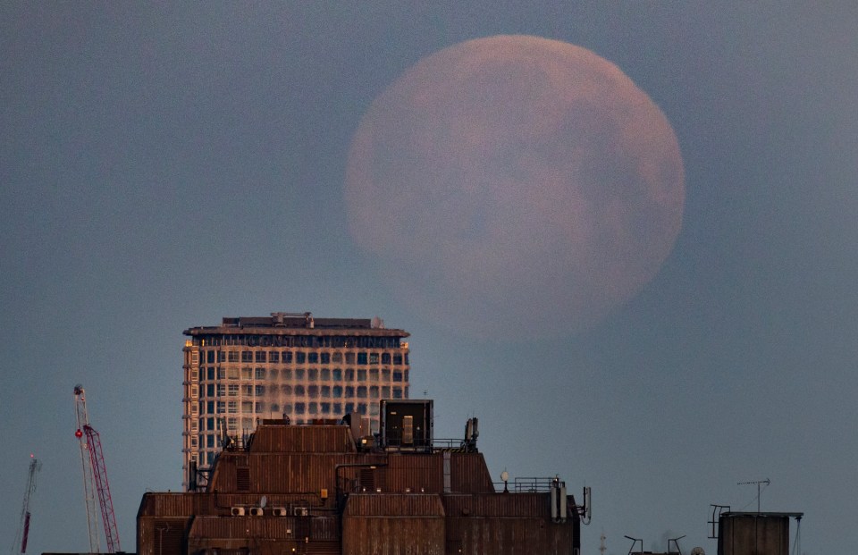 A Super Moon over London