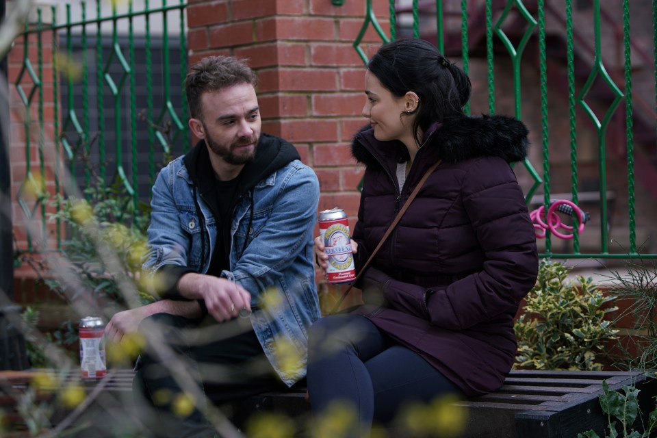  David gets cosy with Alina in Corrie