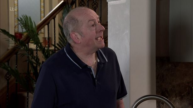  Geoff invites himself to Ryan's wedding in Corrie