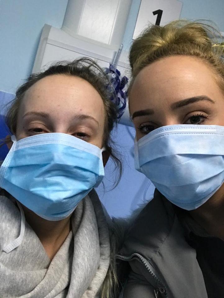  Jamie wearing a face mask with her sister before she tested positive for coronavirus