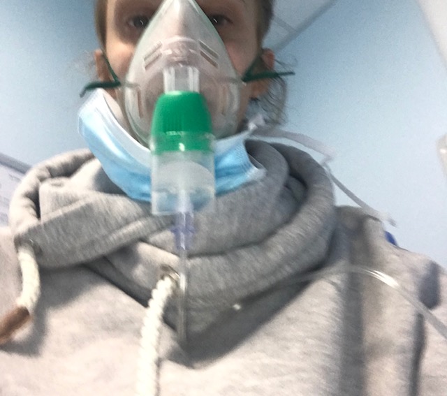  Jamie Baggett, 28, in hospital wearing an oxygen mask before her diagnosis