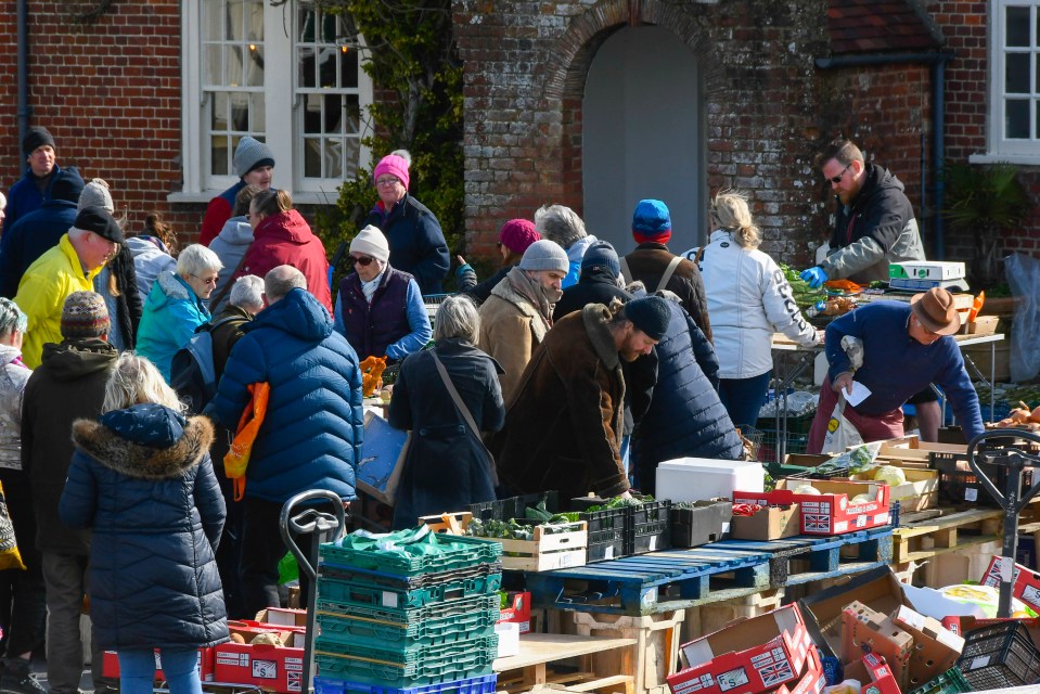  Shoppers flock to the fruit and veg stalls over the weekend at the Quayside Market in Wareham in Dorset