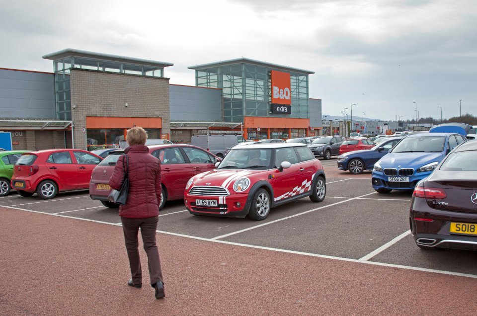 B&amp;Q has reinstated its home delivery