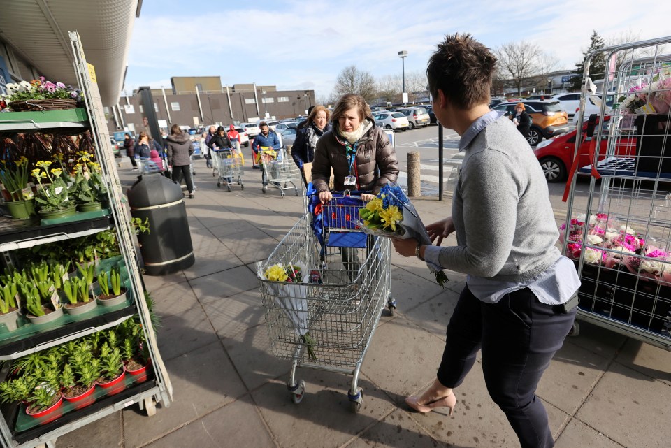  Tesco in Newcastle-under-Lyme, Staffs, handing out flowers to NHS workers as they begin their shopping