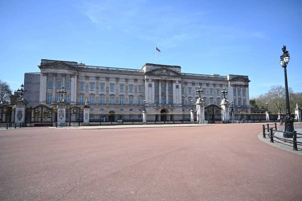  Empty streets outside of Buckingham Palace