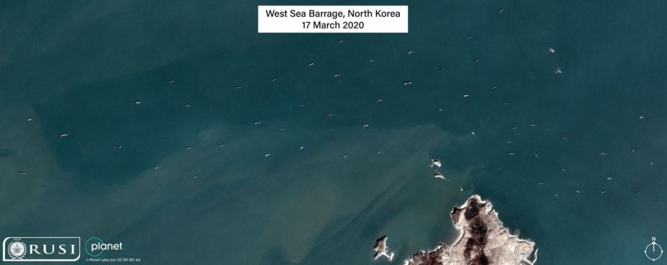  Dozens of North Korean ships gathered in the West Sea Barrage near Nampo