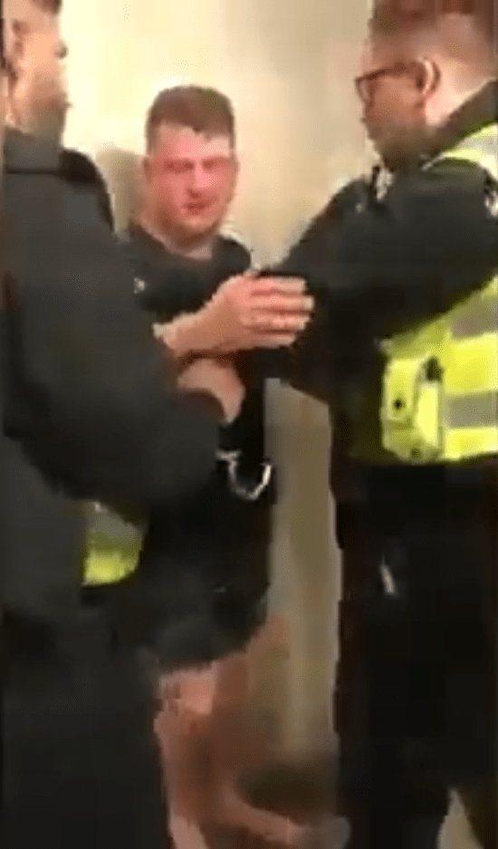  Tommy Robinson was held by cops at Center Parcs