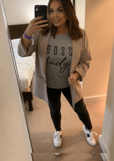  Scarlett Moffatt posted a selfie on Instagram and said she refuses to apologise for her body