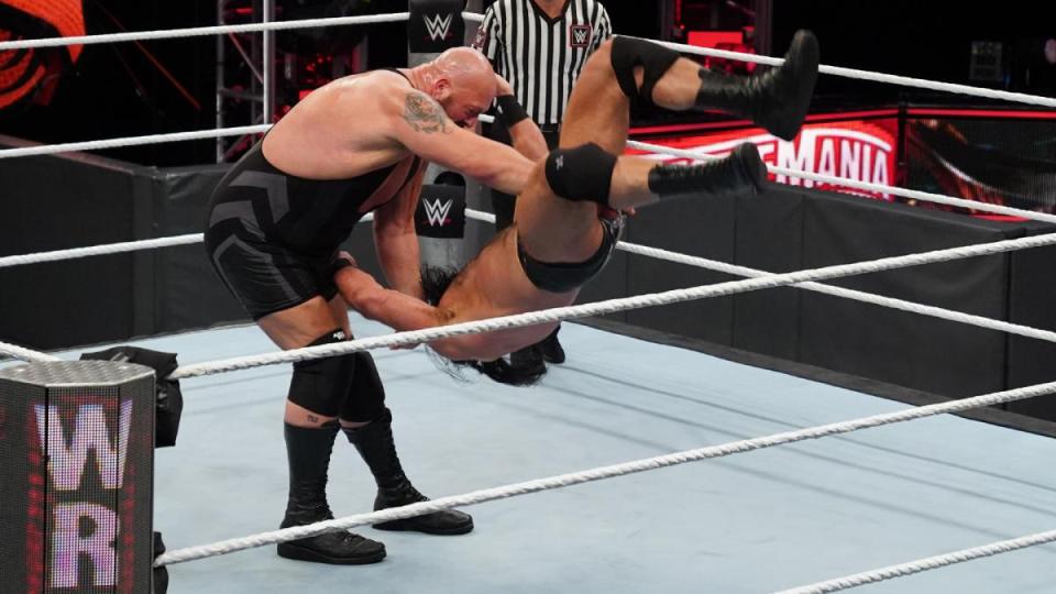  The Big Show dominated Drew McIntyre until the champ downed the giant with a Claymore Kick